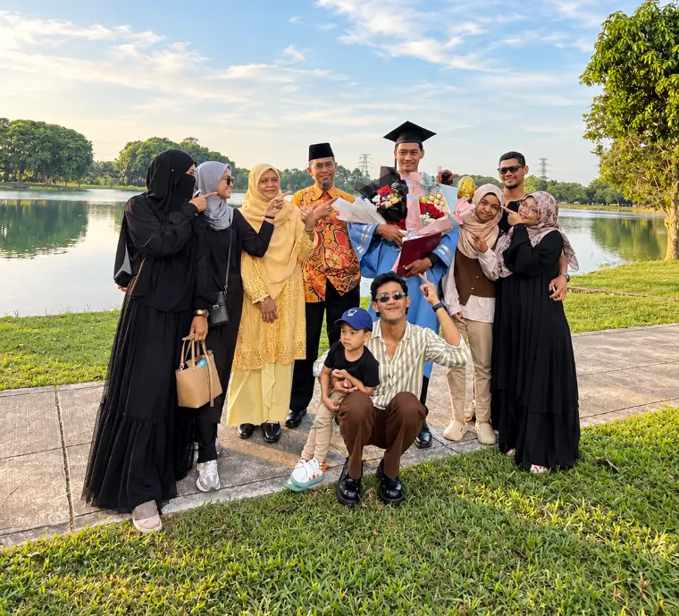 Keluarga Haji Ahmad Sabirin di hari graduasi